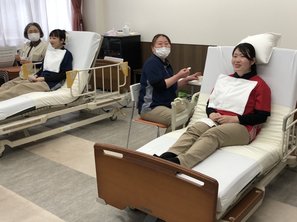 介護の技術を学ぶ研修