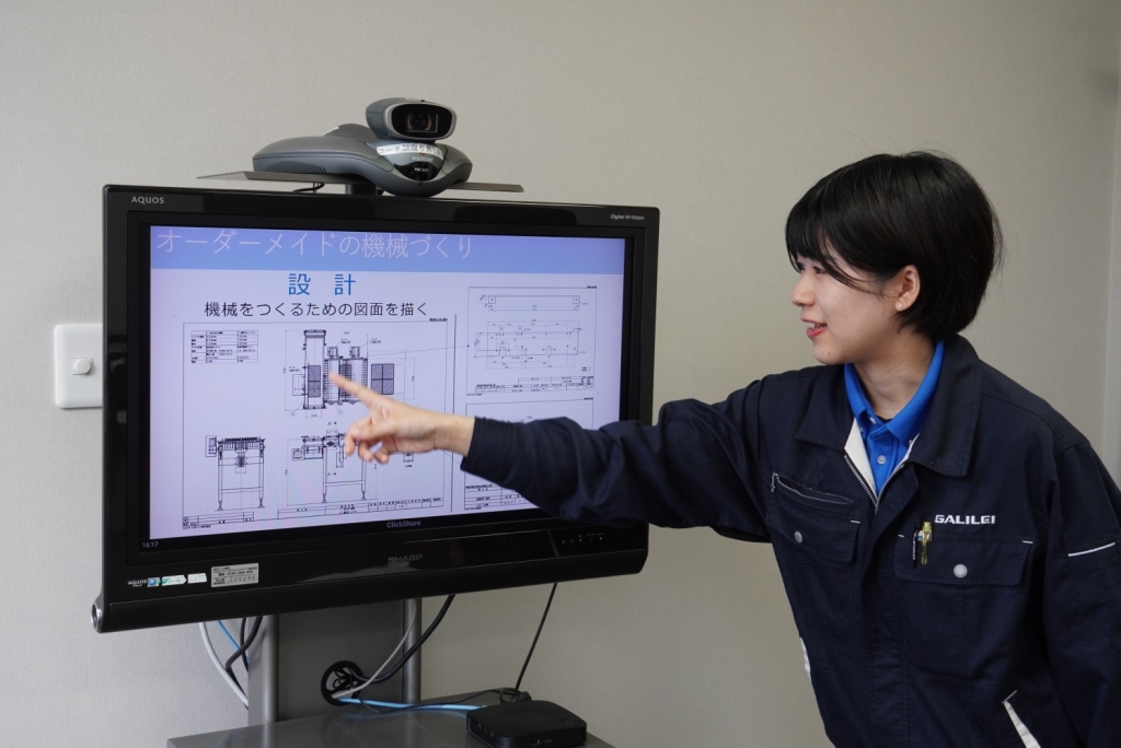 設計図を説明する朝比奈さん
