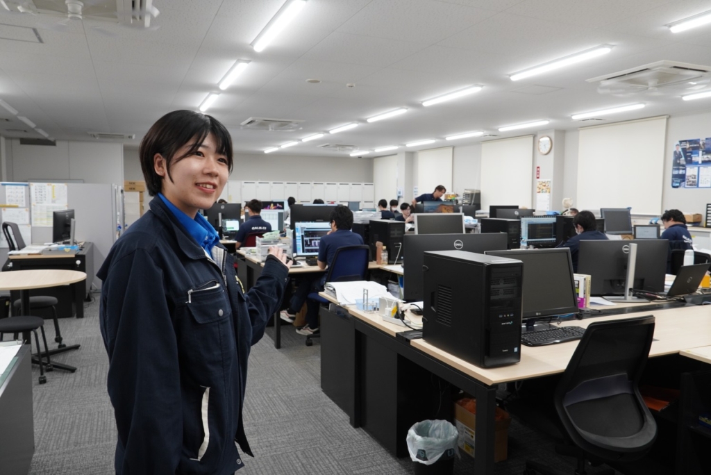 会社案内をする朝比奈さん